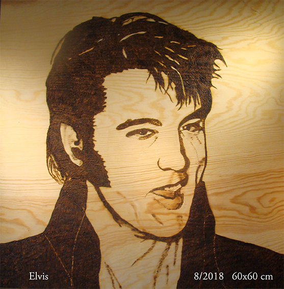 Elvis – klassisches Musikporträt in warmer Brandzeichnung auf Holz; Pyrographie von Ralph D. Woop