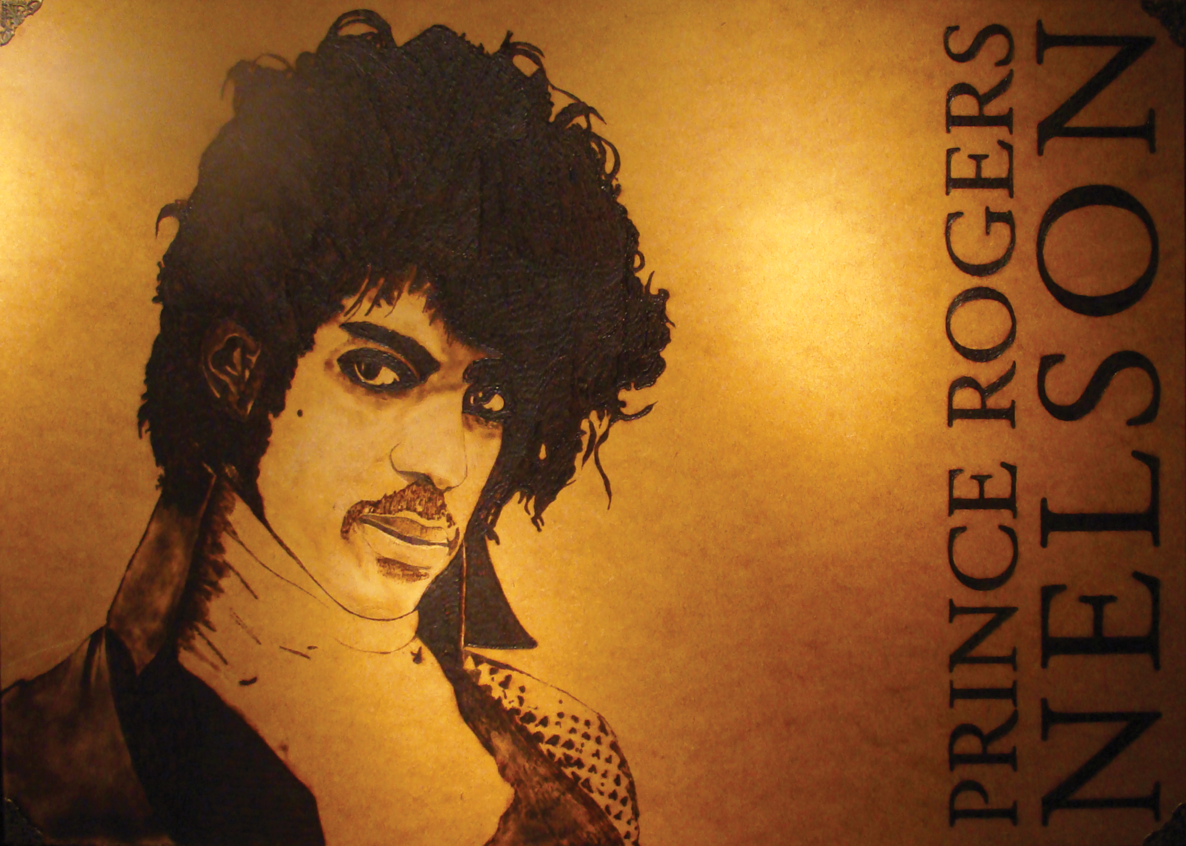 Prince Rogers Nelson – pyrographisches Musikporträt auf Holz mit Farb- und Schriftwirkung (Prince); von Ralph D. Woop